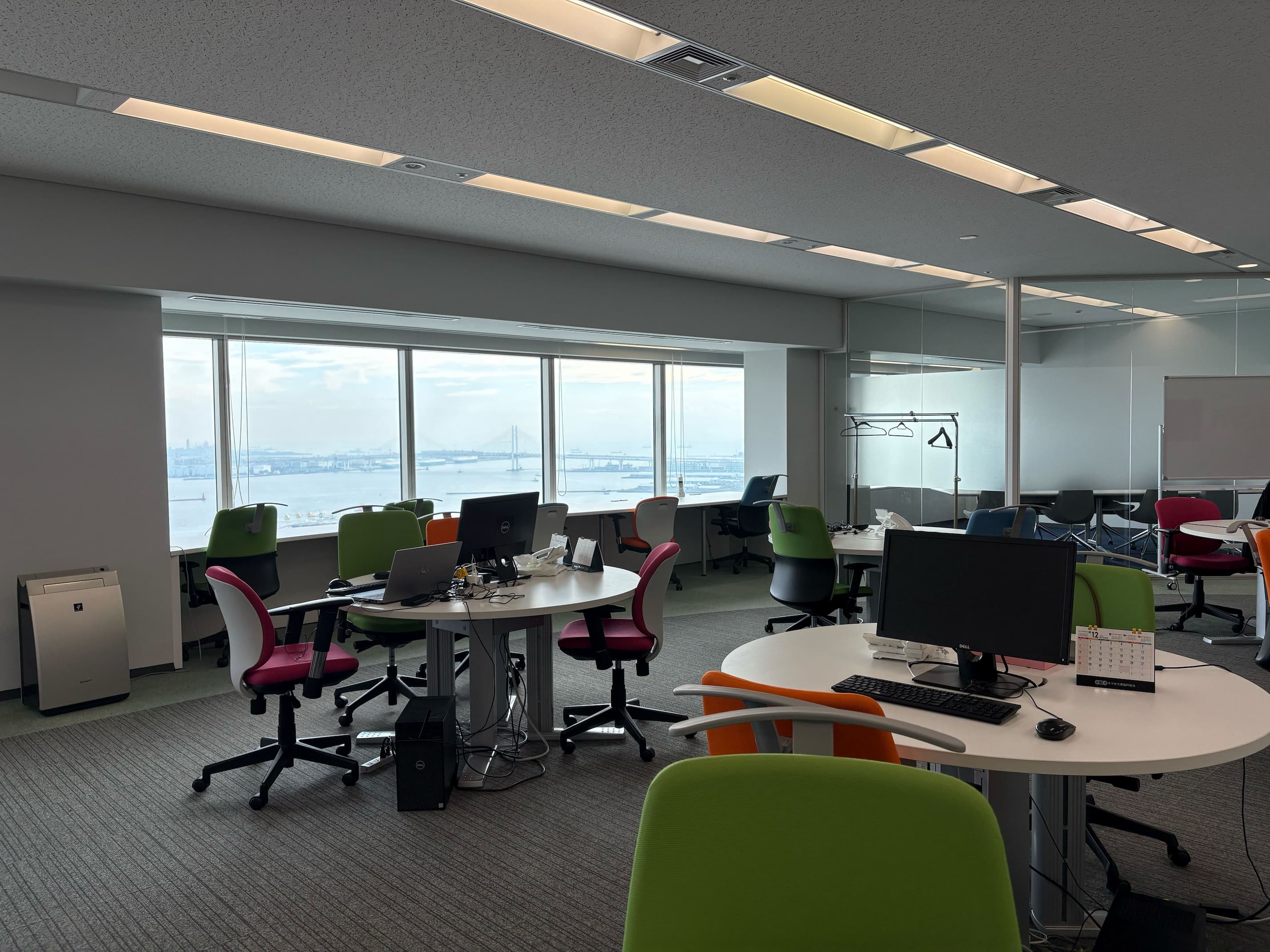 横浜事業所入口